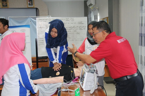 MAHASISWA D3 KEPERAWATAN SEMESTER V STIKES GOMBONG DIBEKALI KEGAWATDARURATAN