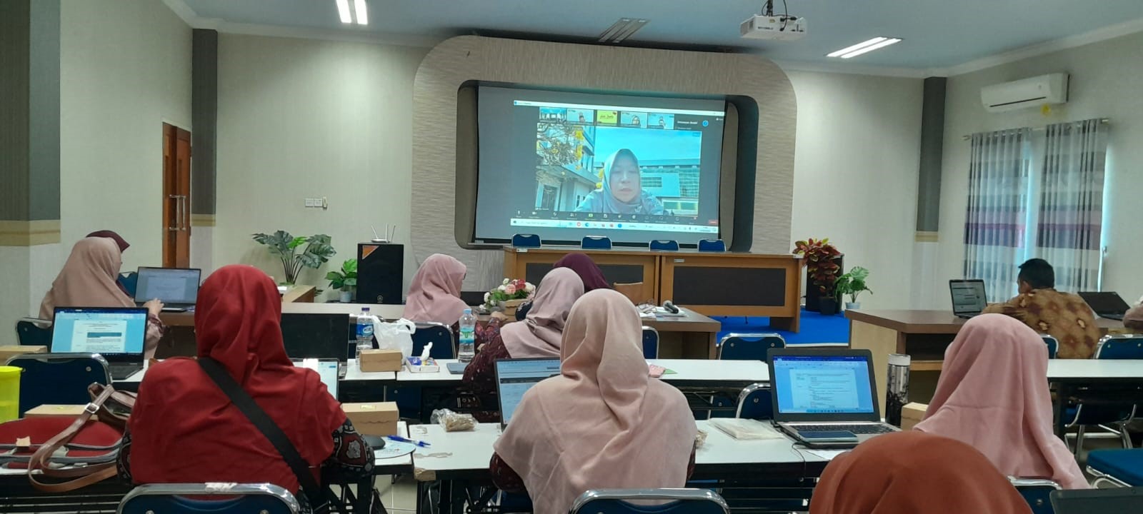 RAPAT EVALUASI PEMBELAJARAN SEMESTER GASAL PROGRAM STUDI KEPERAWATAN PROGRAM DIPLOMA TIGA TA 2023-2024